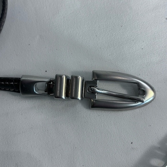 Belt Leather and Metal Clasp Combination Slim Lines Contemporary Trendy - Picture 2 of 5